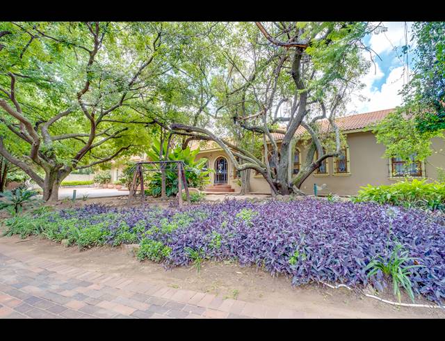 9 BEDROOM FREESTANDING FOR SALE IN BRYANSTON